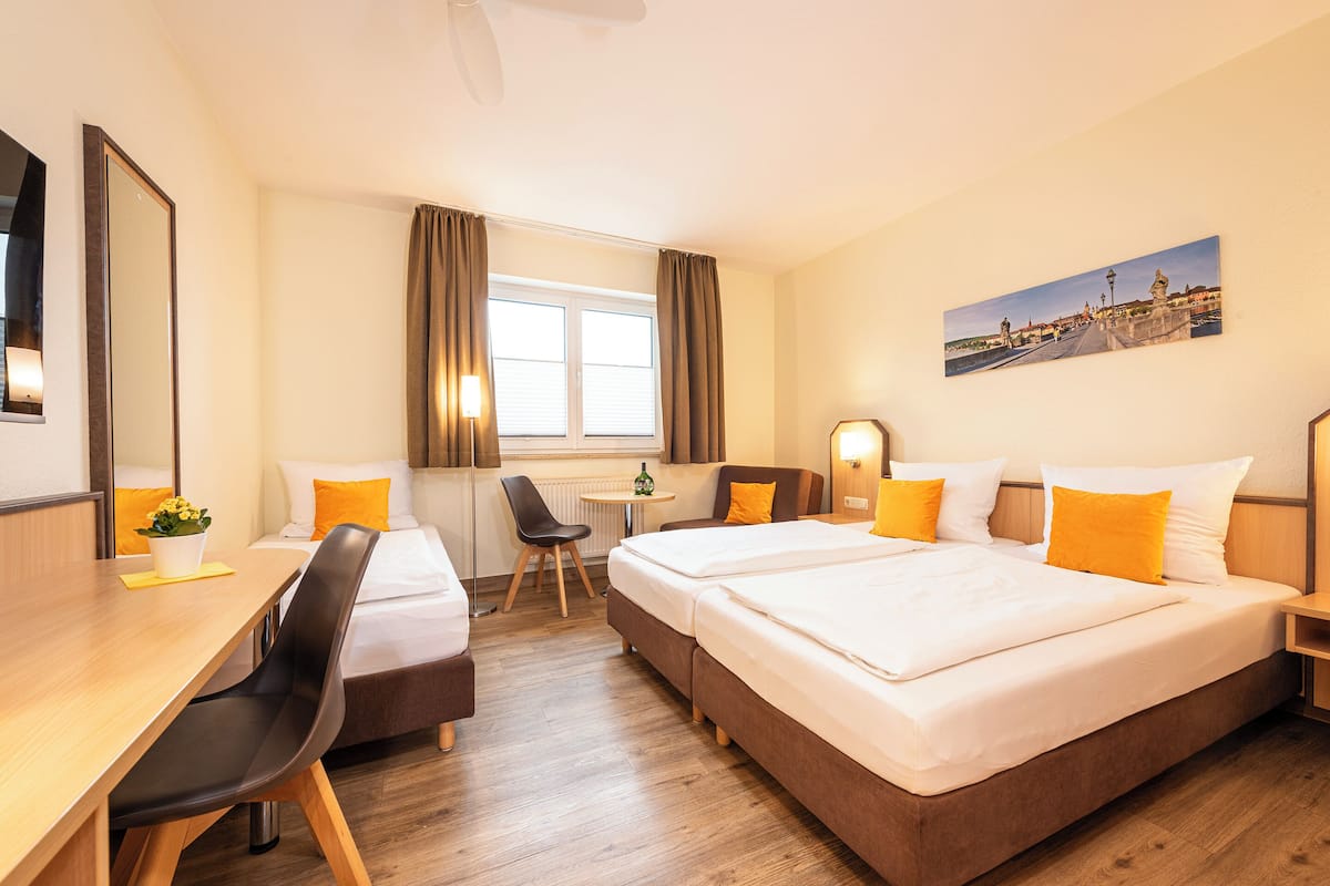 Triple Room | Hypo-allergenic bedding, desk, laptop workspace, soundproofing