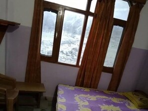 Basic Room | Laptop workspace - Lake view resort kafnoo (Nichar)