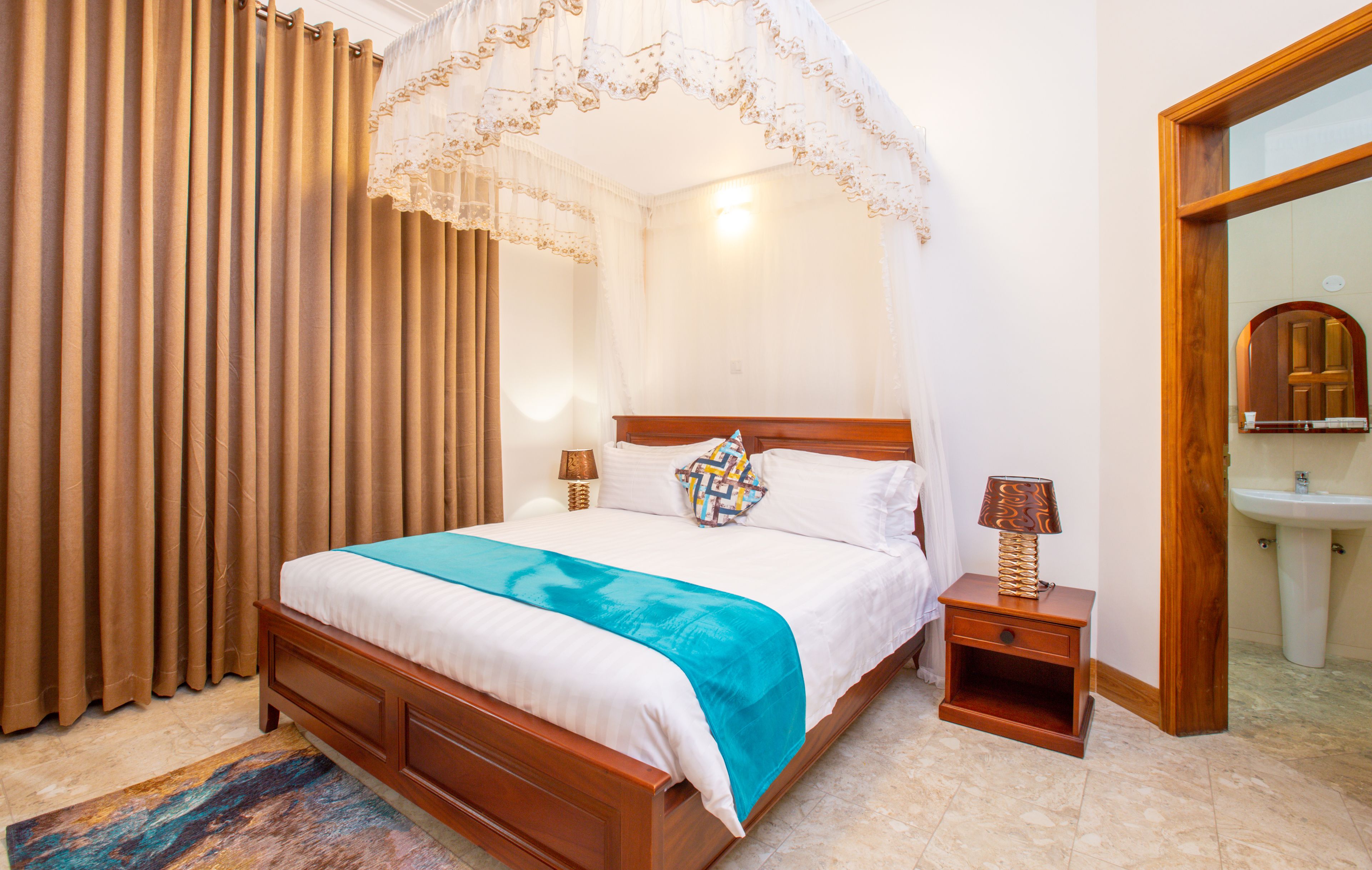 3 bedrooms, in-room safe, desk, laptop workspace