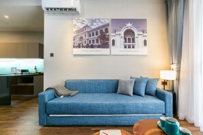 Family Apartment | Living room | 50-inch Smart TV with digital channels, TV, Netflix - Blue Fingers Saigon Royal - Tresor (Ho Chi Minh City)