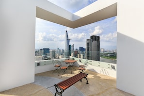 Sun deck - Blue Fingers Saigon Royal - Tresor (Ho Chi Minh City)