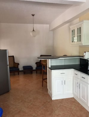 Standard Apartment, 3 Bedrooms | In-room dining - L'Entretemps (Mahé Island)
