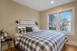 4 bedrooms, desk, iron/ironing board, travel crib