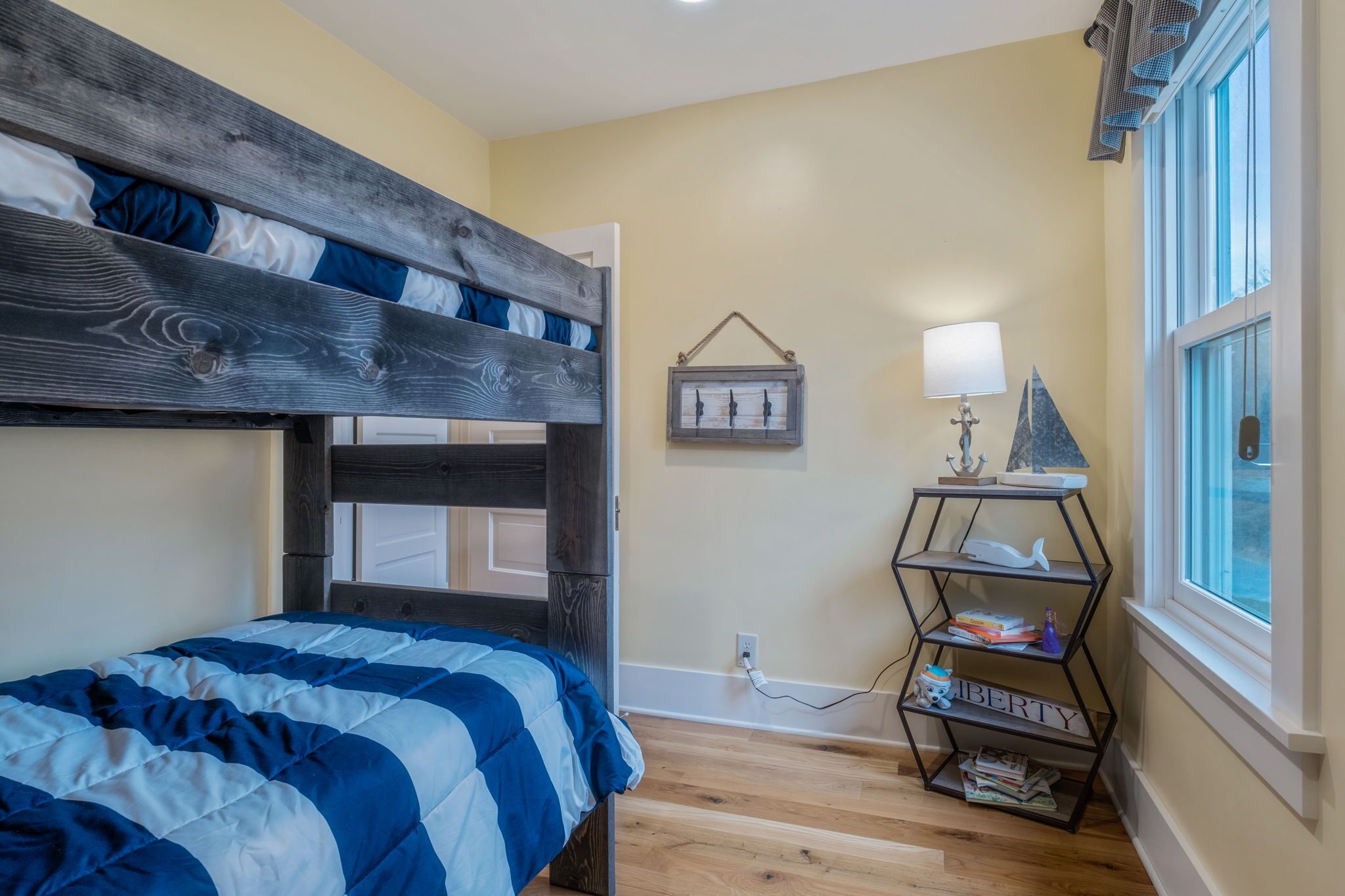 4 bedrooms, desk, iron/ironing board, travel cot