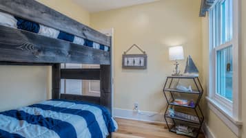 4 bedrooms, desk, iron/ironing board, travel cot