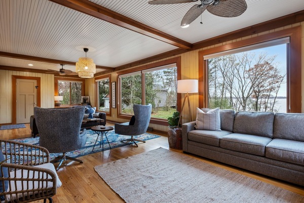 Smart TV, fireplace, table tennis