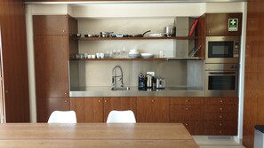 Deluxe Apartment, 1 Bedroom | Private kitchenette | Full-size fridge, microwave, oven, stovetop