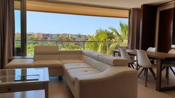 Deluxe Apartment, 1 Bedroom | 1 bedroom, premium bedding, blackout curtains, iron/ironing board