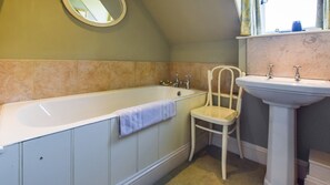 Bathtub, free toiletries, hair dryer, towels