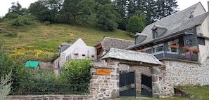 Exterior - Gite le Marquès in Aubrac with spa (Saint-Chély-d'Aubrac)