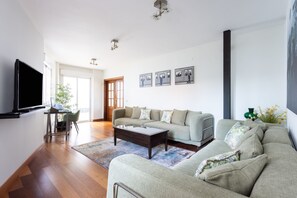 Smart TV, fireplace, video games, DVD player