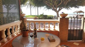 تناول الطعام بالخارج