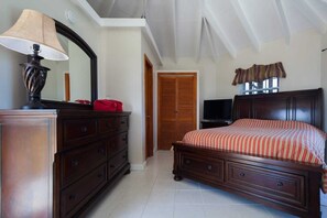 Honeymoon Suite, 1 Double Bed with Sofa bed, Kitchenette | 1 bedroom, minibar, individually decorated, individually furnished