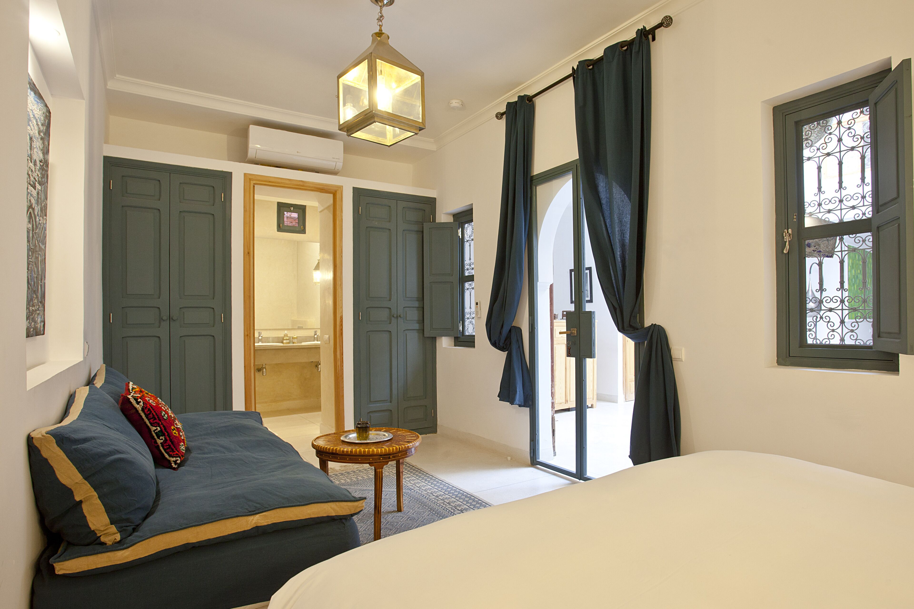 Photo - Riad Alamine