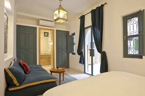 Chambre Double Deluxe | Literie de qualité supérieure, surmatelas, décoration personnalisée