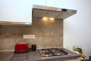 Mikrowelle, Ofen, Herdplatte, Geschirrspüler