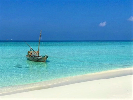 Spiaggia. Explore Island Inn