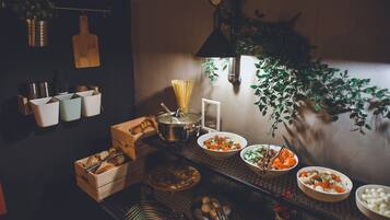 Café da manhã com buffet grátis todos os dias