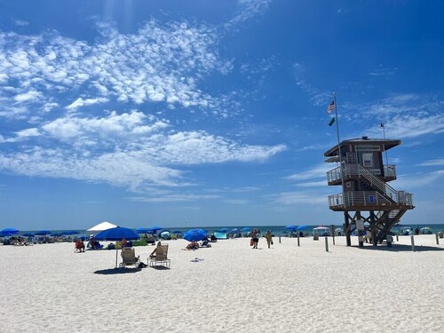 Lakefront Condo · Pools & Hot Tubs · IMG Academy 5 Min · Anna Maria Beach Island