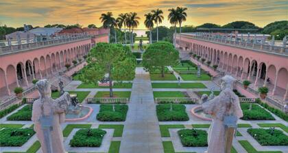 Superb Waterfront Condo: Heated Pools~Lanai~WiFi! By IMG~Beaches~AMI~Restaurants