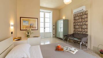 Deluxe Double Room | 1 bedroom, premium bedding, down comforters, pillowtop beds