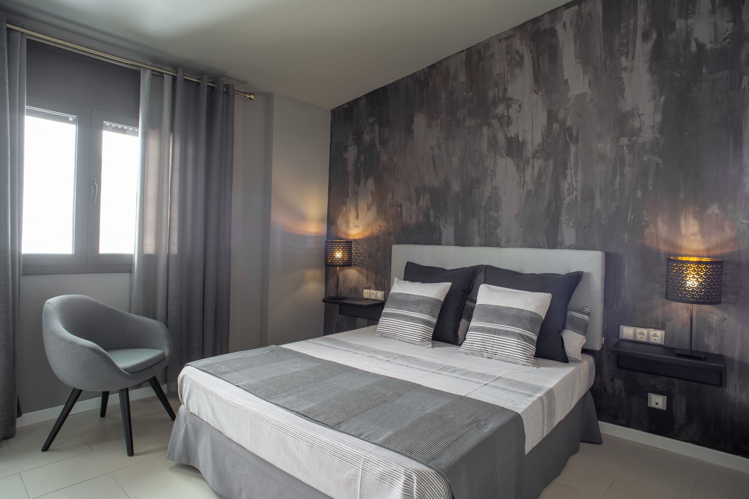 2 habitaciones, tabla de planchar con plancha y cuna de viaje 