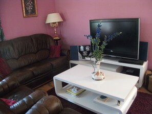 تلفزيون، مشغل دي في دي، كُتُب، مكتبة موسيقى