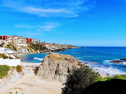 OCEANFRONT GROUND FLOOR 2 BEDROOM END UNIT INDOOR/OUTDOOR LIVING AT IT'S BEST