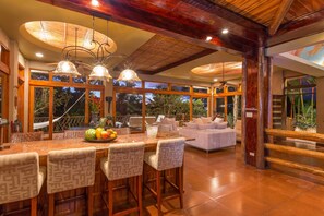 Vila Mewah, 6 kamar tidur, kolam renang pribadi | Makan di kamar