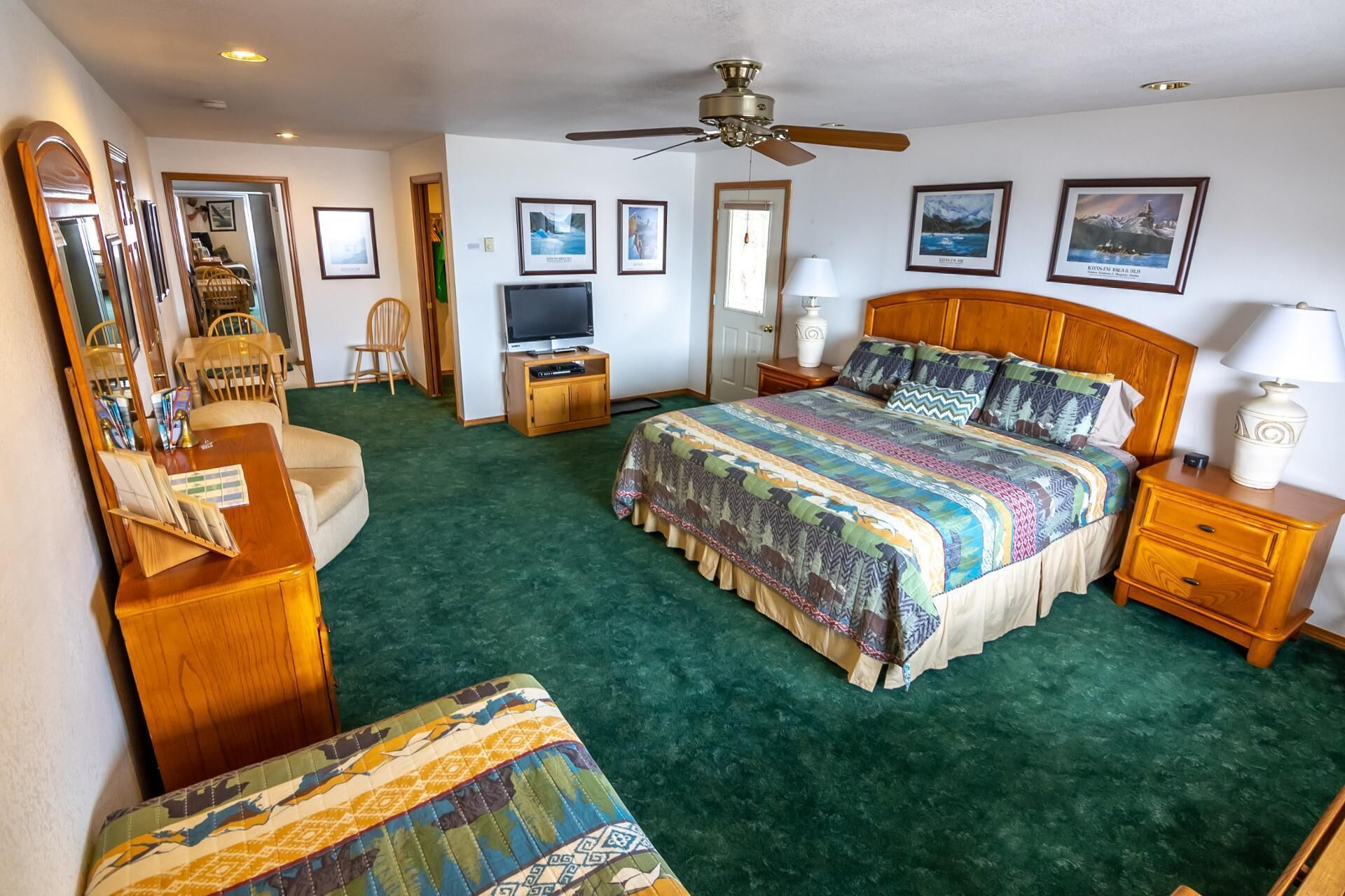 1 bedroom, free Internet, bed sheets