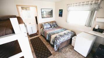 1 bedroom, internet, bed sheets