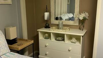 1 bedroom, desk, iron/ironing board, free WiFi