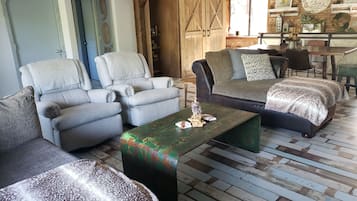 Televisión y chimenea