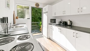 Apartment, 2 Bedrooms, Kitchen, Partial Lake View | Private kitchen - Scenic 1 (Queenstown)