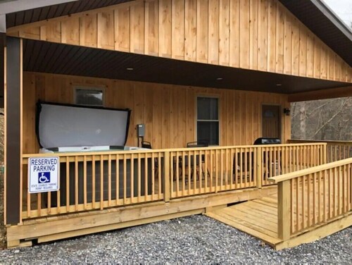 Rock Hill Cabins - Bear Den