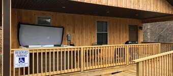Rock Hill Cabins - Bear Den