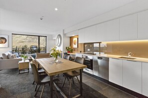 Apartment, 2 Bedrooms, Non Smoking, Ground Floor | Private kitchen
