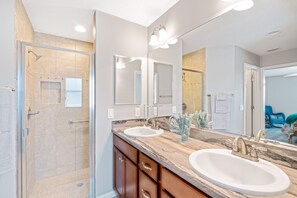 Combined shower/bathtub, hair dryer, towels, soap