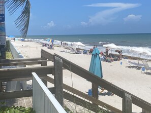 Solsenger og strandhåndklær