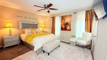 Royal-Haus, 2 Schlafzimmer, Küche, Executive-Etage | Individuell dekoriert, individuell eingerichtet, Schreibtisch