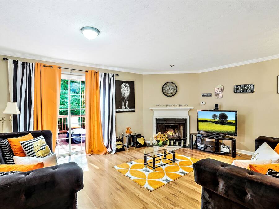 Royal House, 2 Bedrooms, Kitchen, Executive Level | Living area