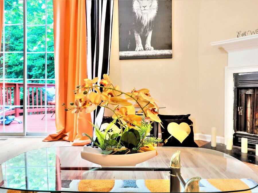 55-inch TV with digital channels, fireplace, Netflix