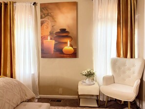 Royal House, 2 Bedrooms, Kitchen, Executive Level | Individually decorated, individually furnished, desk, laptop workspace