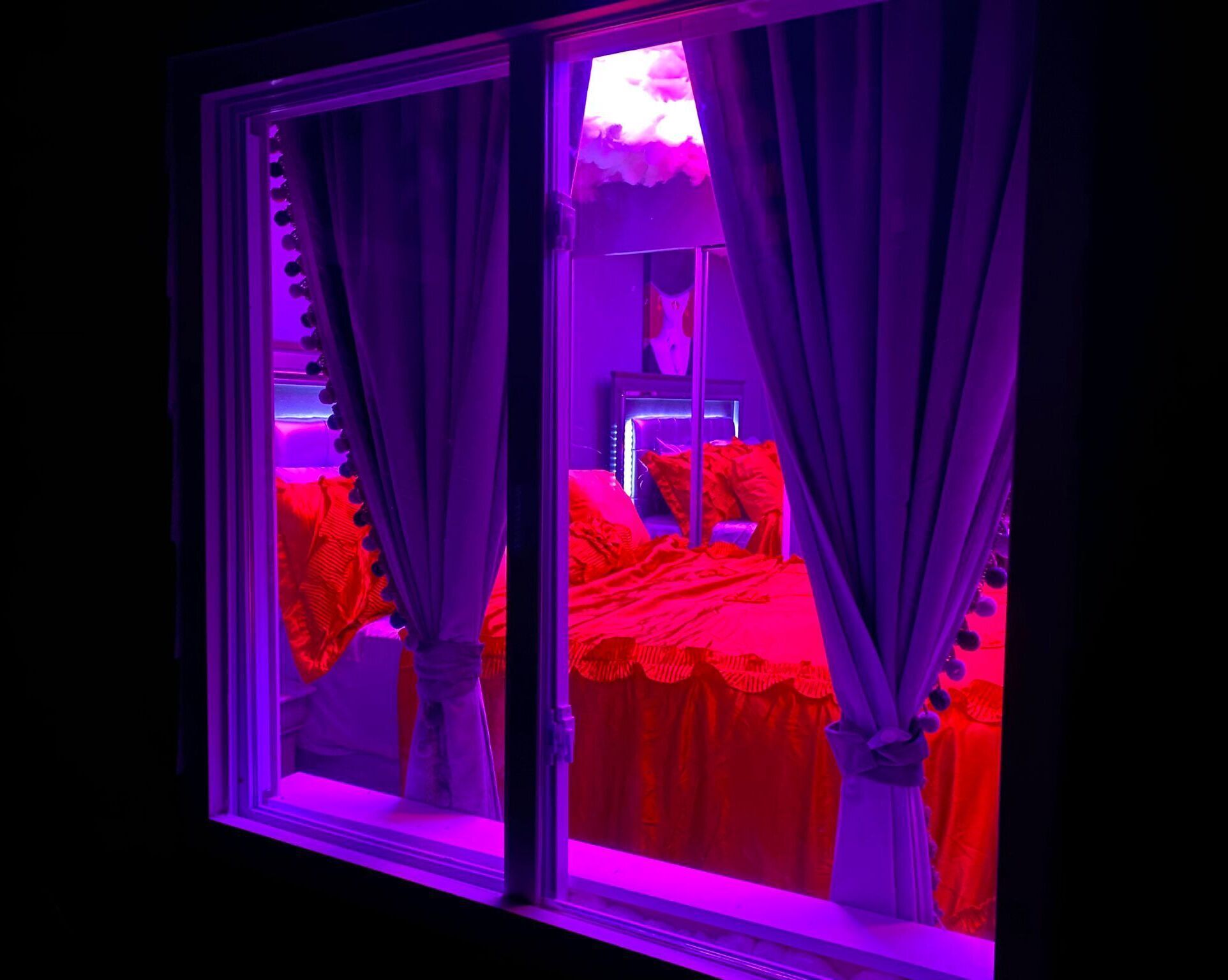 Deluxe House, 1 Bedroom, Kitchen, Ground Floor | Individually decorated, individually furnished, desk, laptop workspace