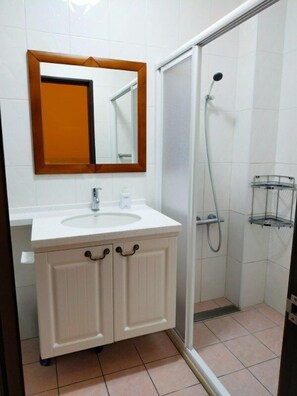 Shower, free toiletries, hair dryer, slippers