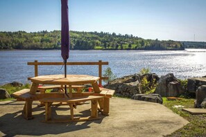 Outdoor dining - Tidal Treasure (Dufferin)
