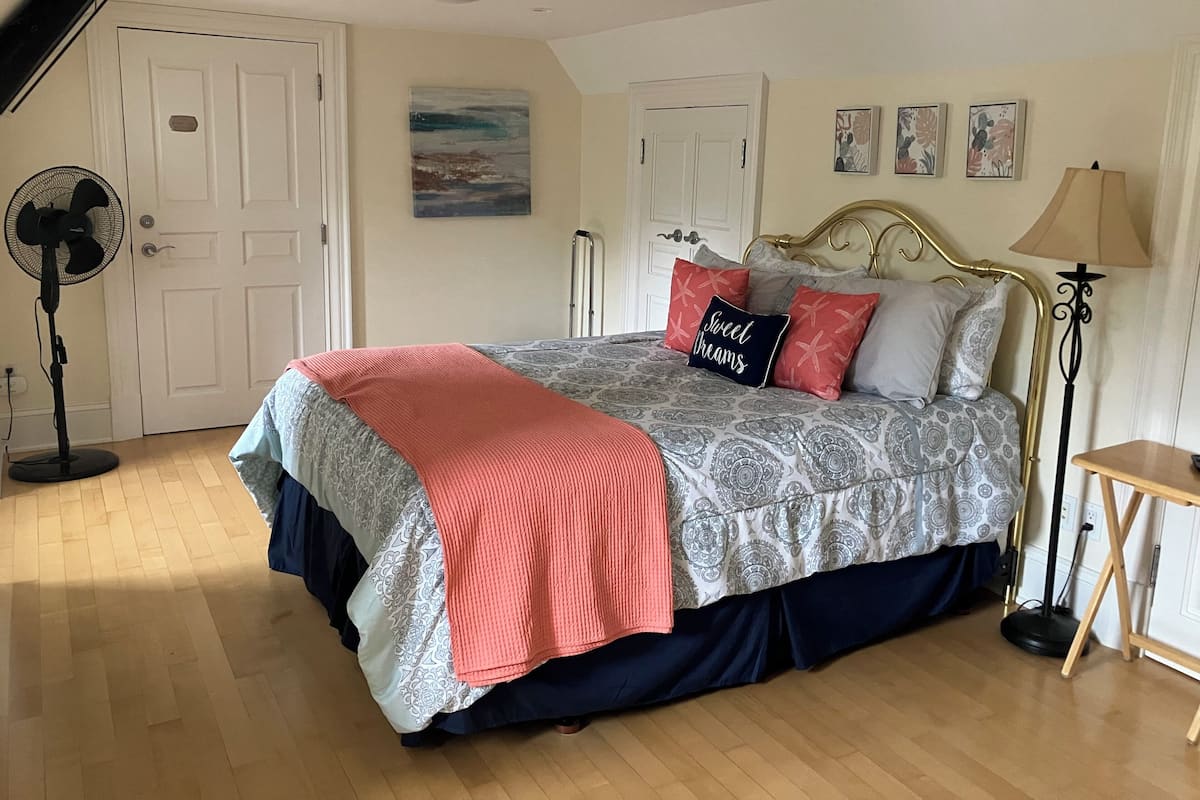 Comfort Loft | 1 bedroom, Egyptian cotton sheets, premium bedding, down duvets