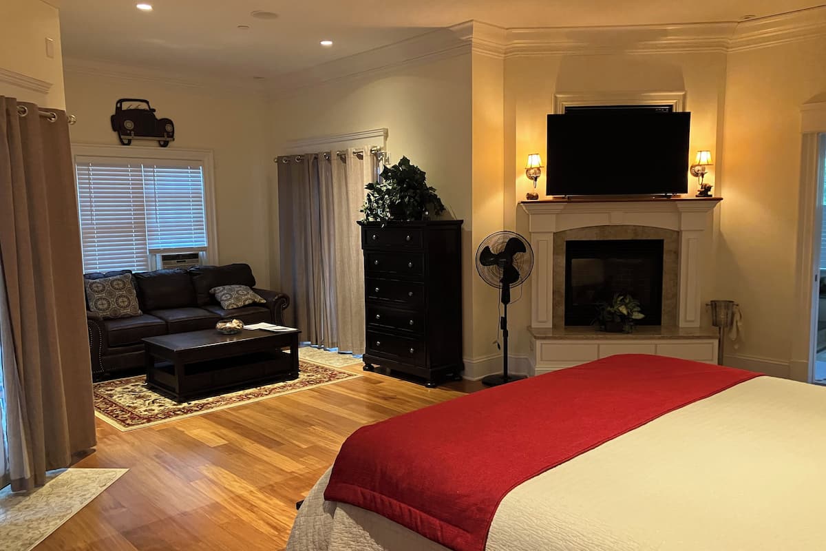 Exclusive Suite | 1 bedroom, Egyptian cotton sheets, premium bedding, down duvets