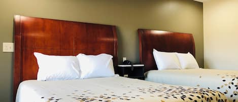 Blendingsgardiner, strykejern/-brett, wi-fi (inkludert) og sengetøy