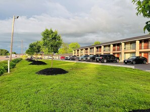Front of property - Bel Air Motel (Wood River)